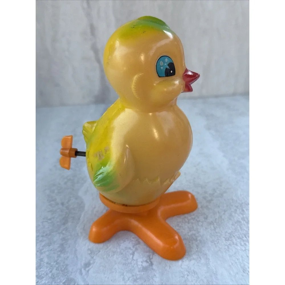 Vintage 1960s Celluloid Wind-Up Chick Waddling Chicken Hong Kong Works #1154